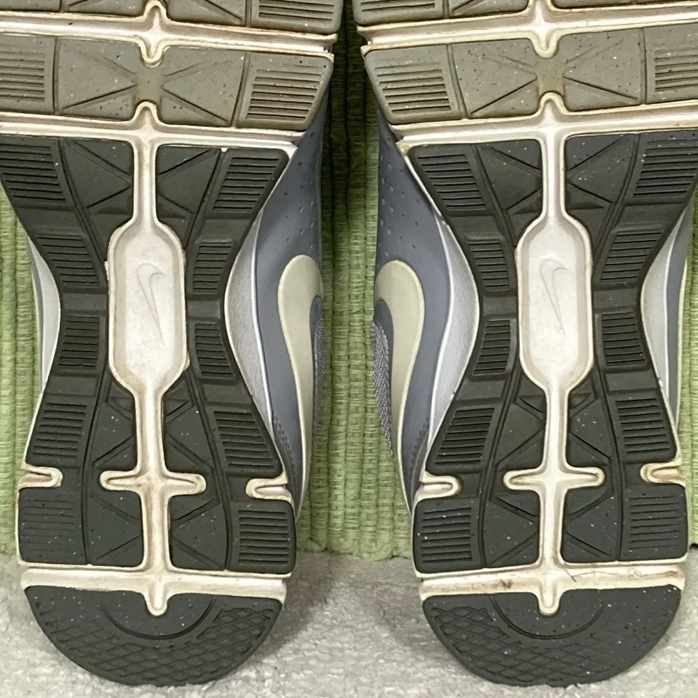 Nike Womens In Season TR Running Training Cushioned Grey Sneaker Shoes - Size 7
